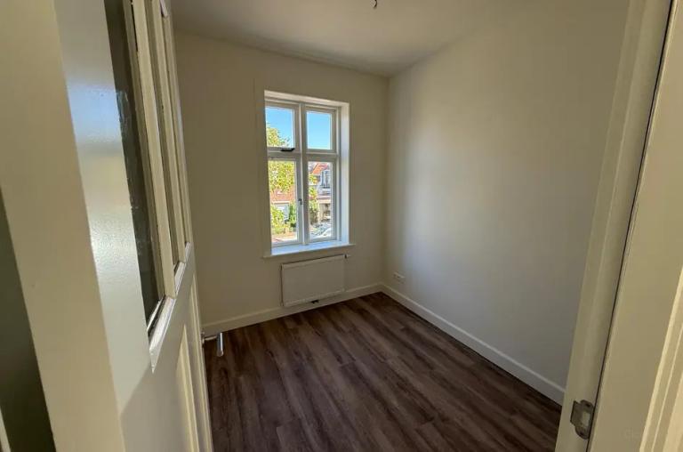 Bright 3-Bedroom Apartment with Terrace - Image 7
