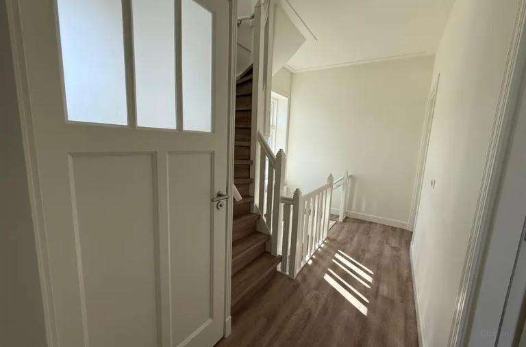 Bright 3-Bedroom Apartment with Terrace - Image 10