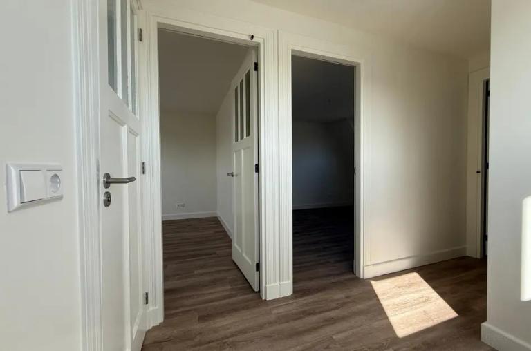Bright 3-Bedroom Apartment with Terrace - Image 12