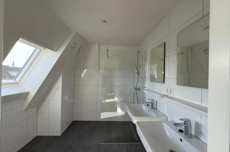 Bright 3-Bedroom Apartment with Terrace - Image 13