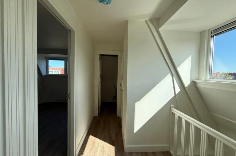 Bright 3-Bedroom Apartment with Terrace - Image 14