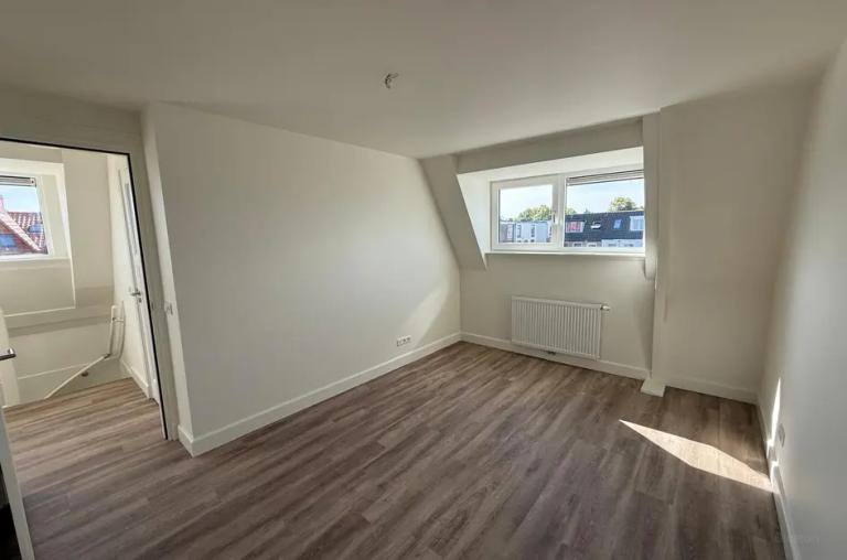 Bright 3-Bedroom Apartment with Terrace - Image 16