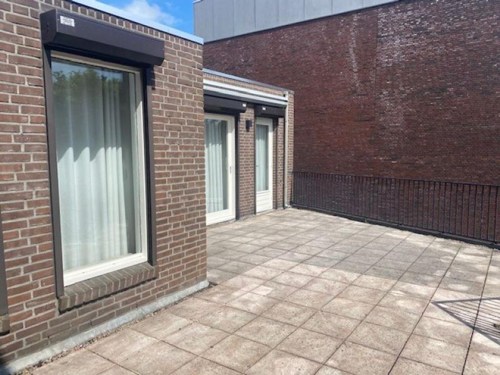 110 m² apartment with balcony and garage - Image 2