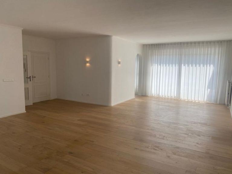 110 m² apartment with balcony and garage - Image 8