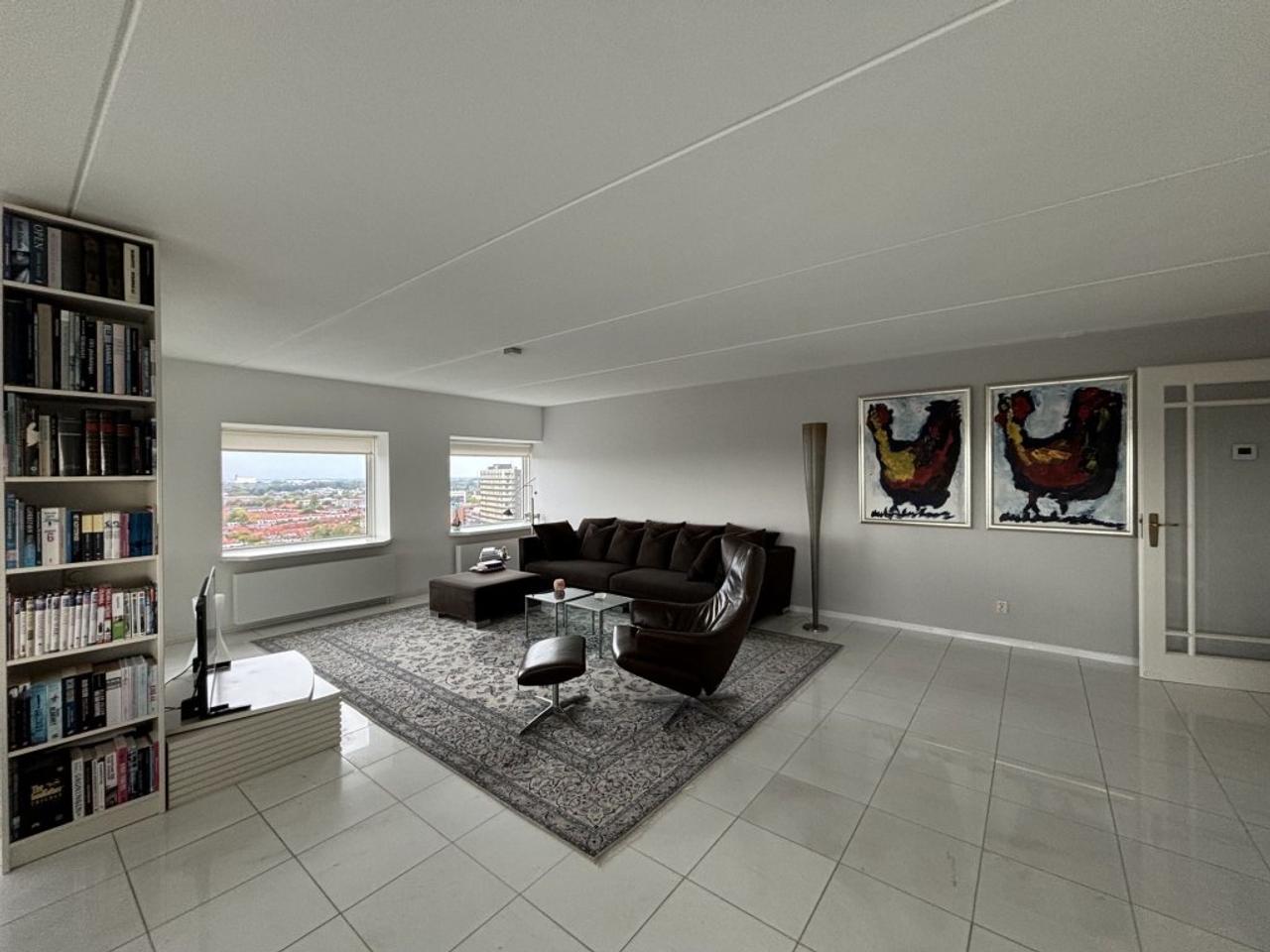 Gemeubileerd appartement met stadszicht - Afbeelding 2