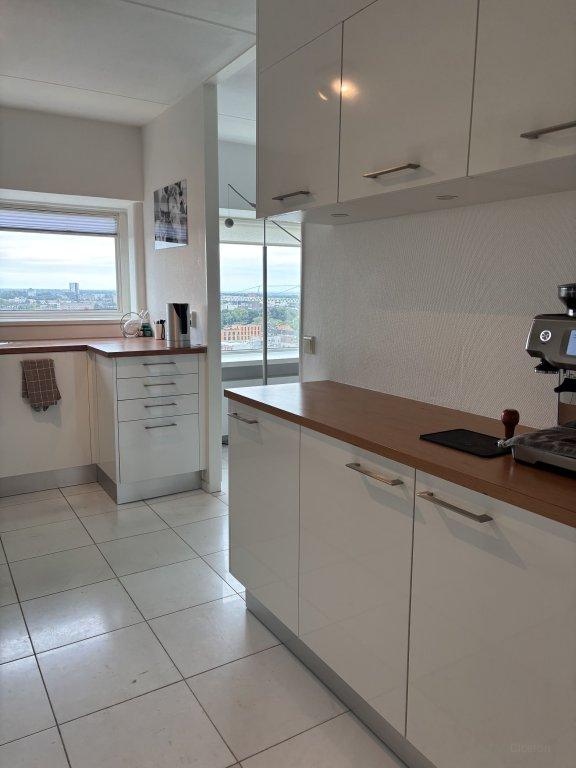 Gemeubileerd appartement met stadszicht - Afbeelding 9