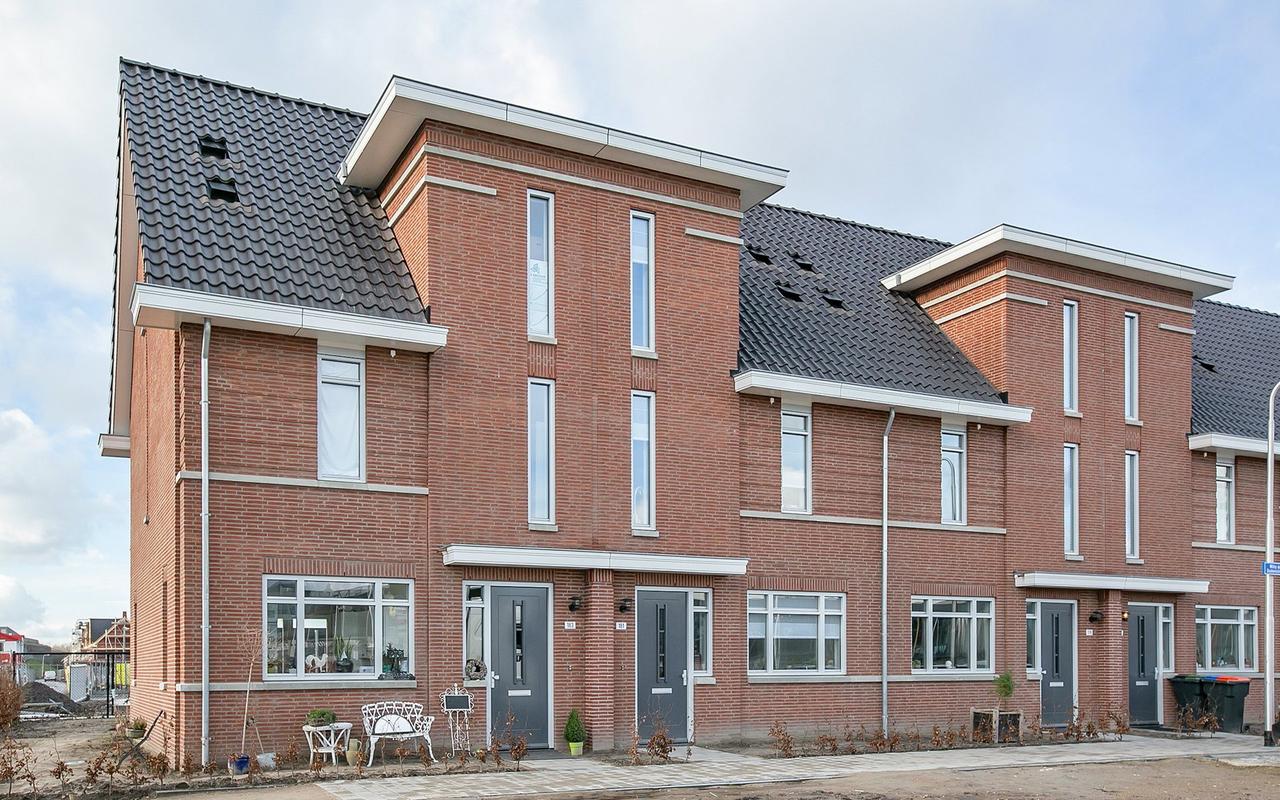 90 m² corner apartment with balcony and garage - Image 4