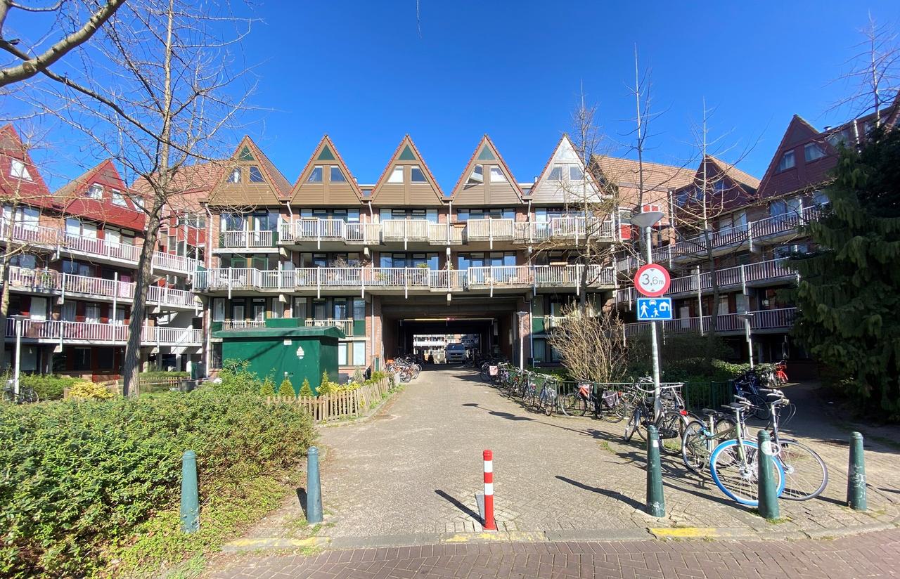 Gemeubileerd 2-kamerappartement met balkon - Afbeelding 2