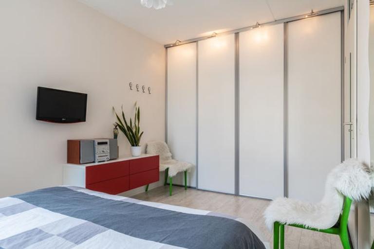 3-Bedroom Apartment with South-Facing Balcony - Image 7