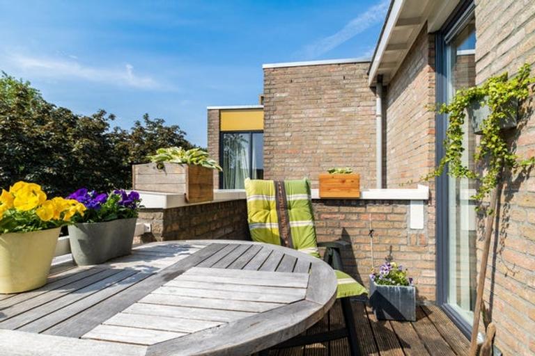 3-Bedroom Apartment with South-Facing Balcony - Image 12