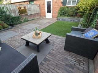Available now: corner house with garden - Image 17