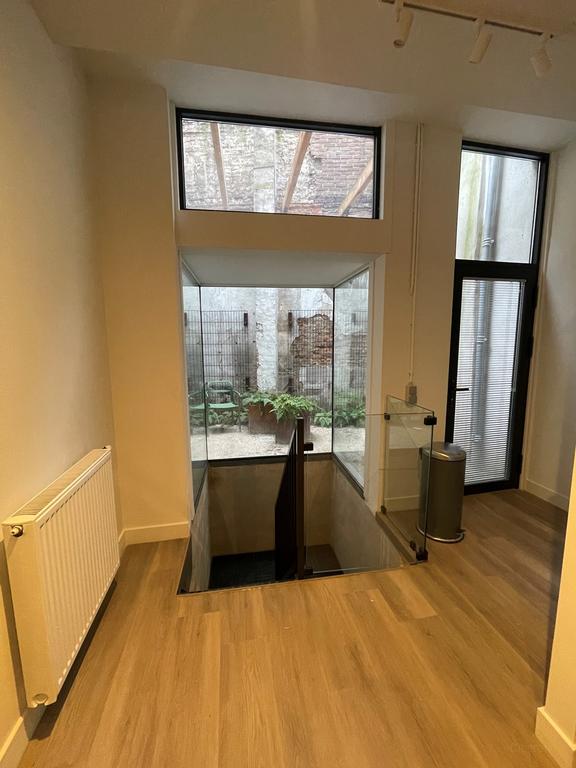 Furnished 1-Bedroom Apartment with Garden - Image 4
