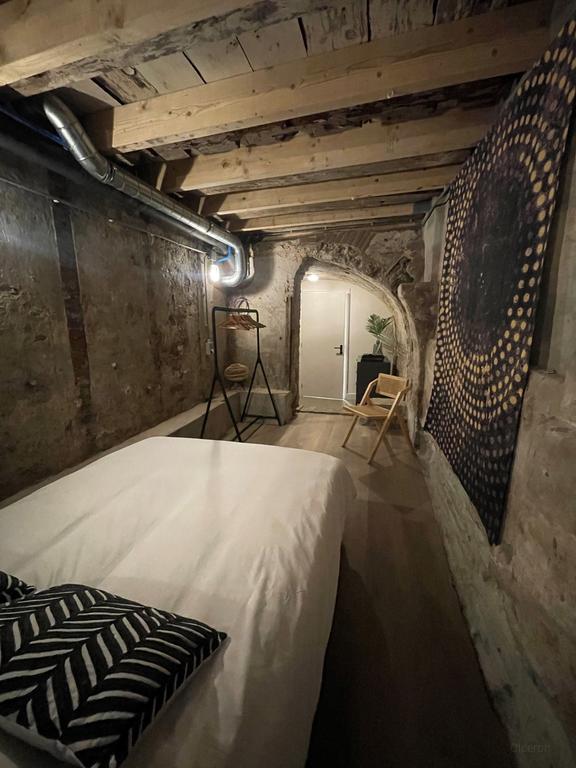 Furnished 1-Bedroom Apartment with Garden - Image 6