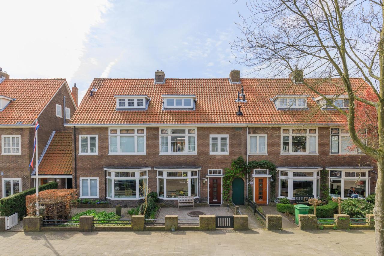 Furnished Maisonette with South-Facing Terrace - Image 1