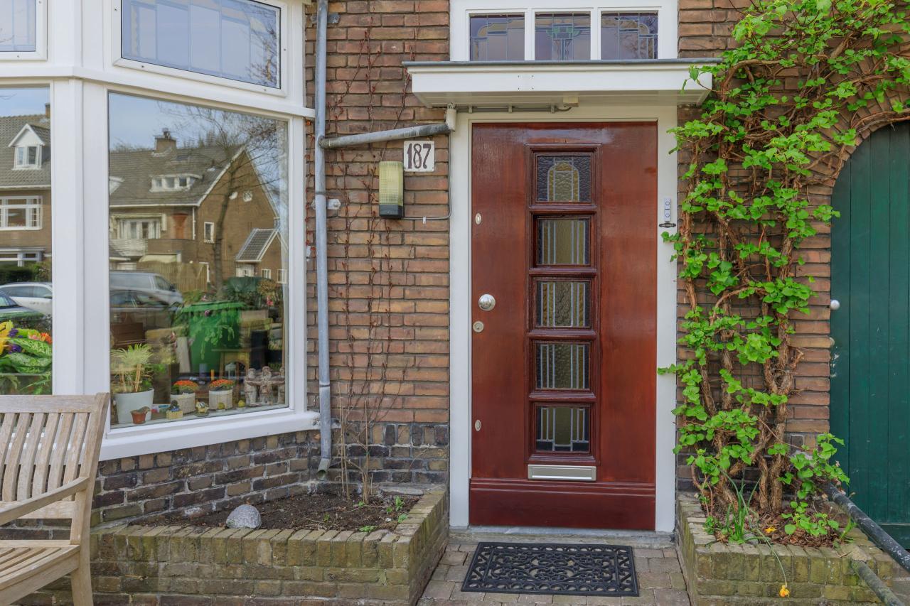Furnished Maisonette with South-Facing Terrace - Image 3