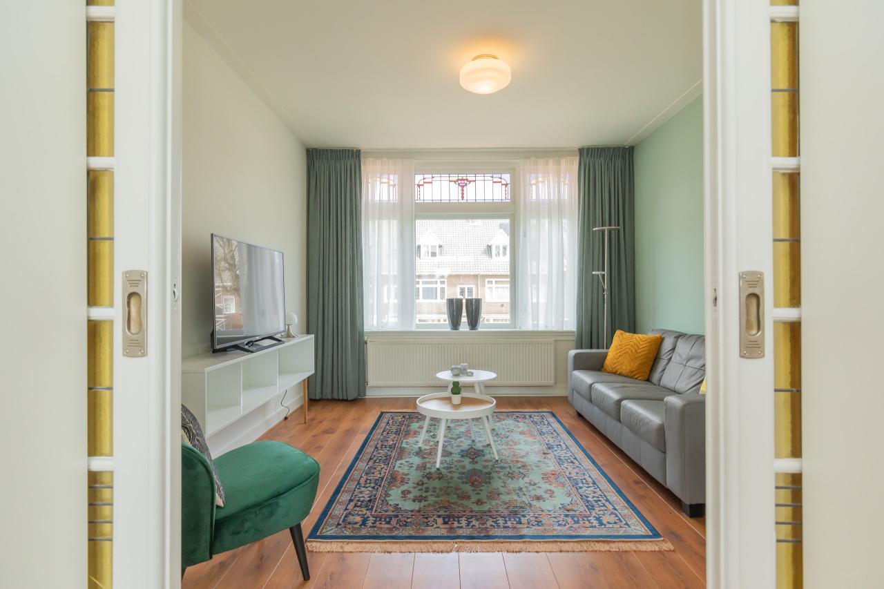 Furnished Maisonette with South-Facing Terrace - Image 4