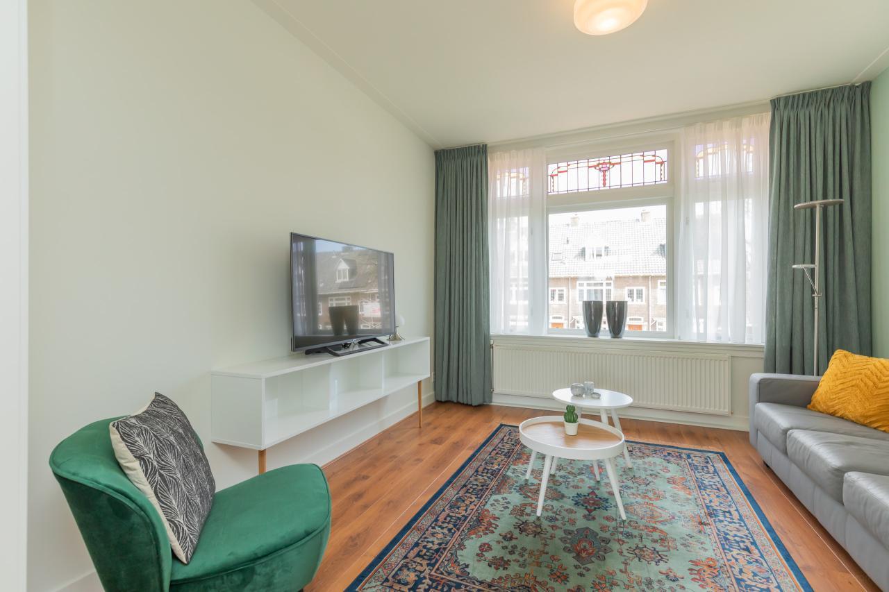 Furnished Maisonette with South-Facing Terrace - Image 5
