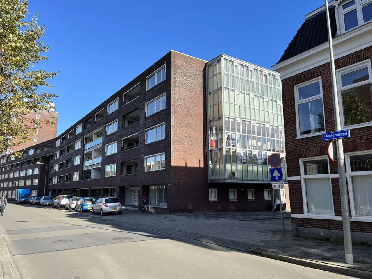 119 m² apartment with conservatory and garage - Image 1