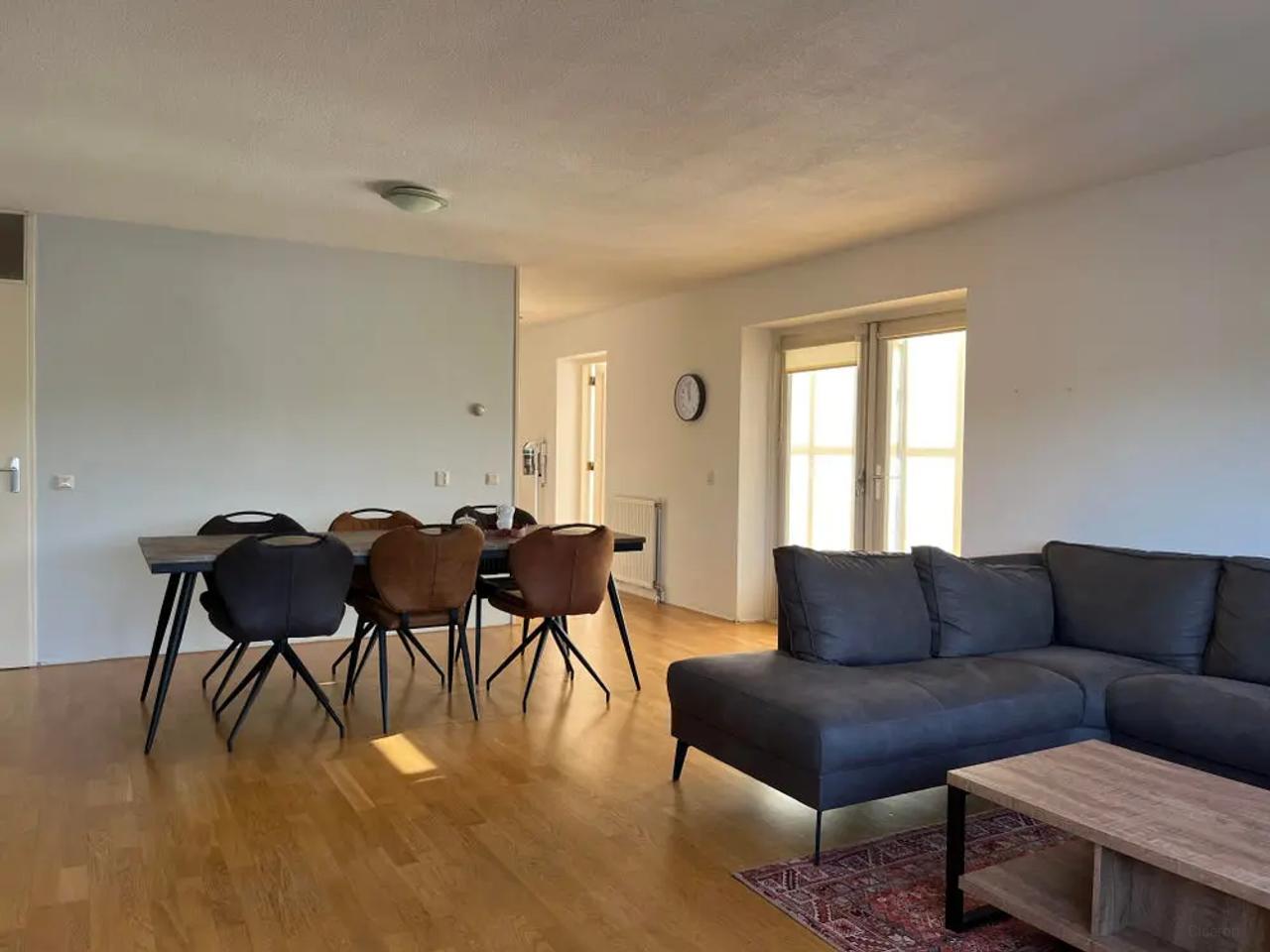 119 m² apartment with conservatory and garage - Image 2