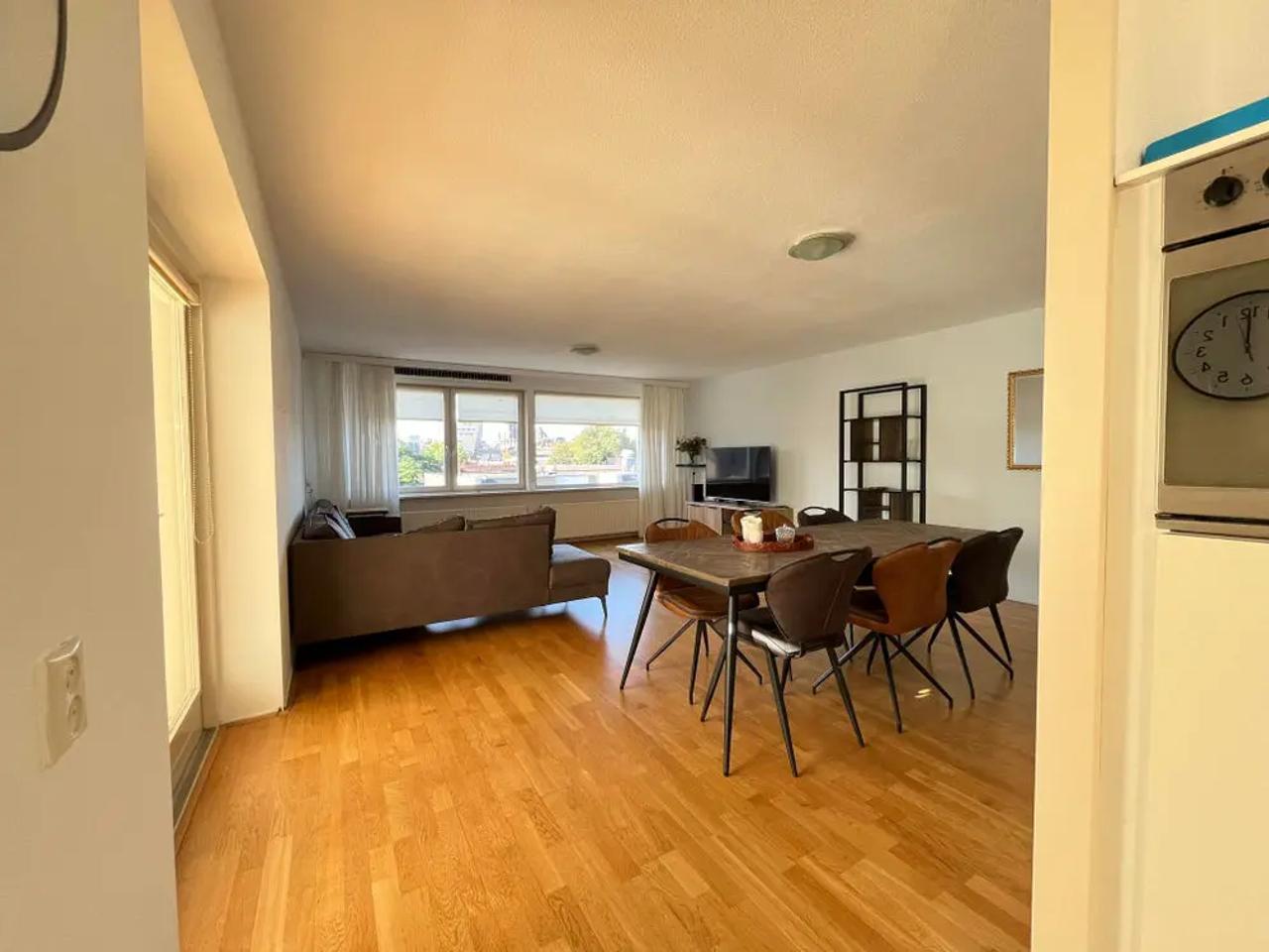 119 m² apartment with conservatory and garage - Image 5