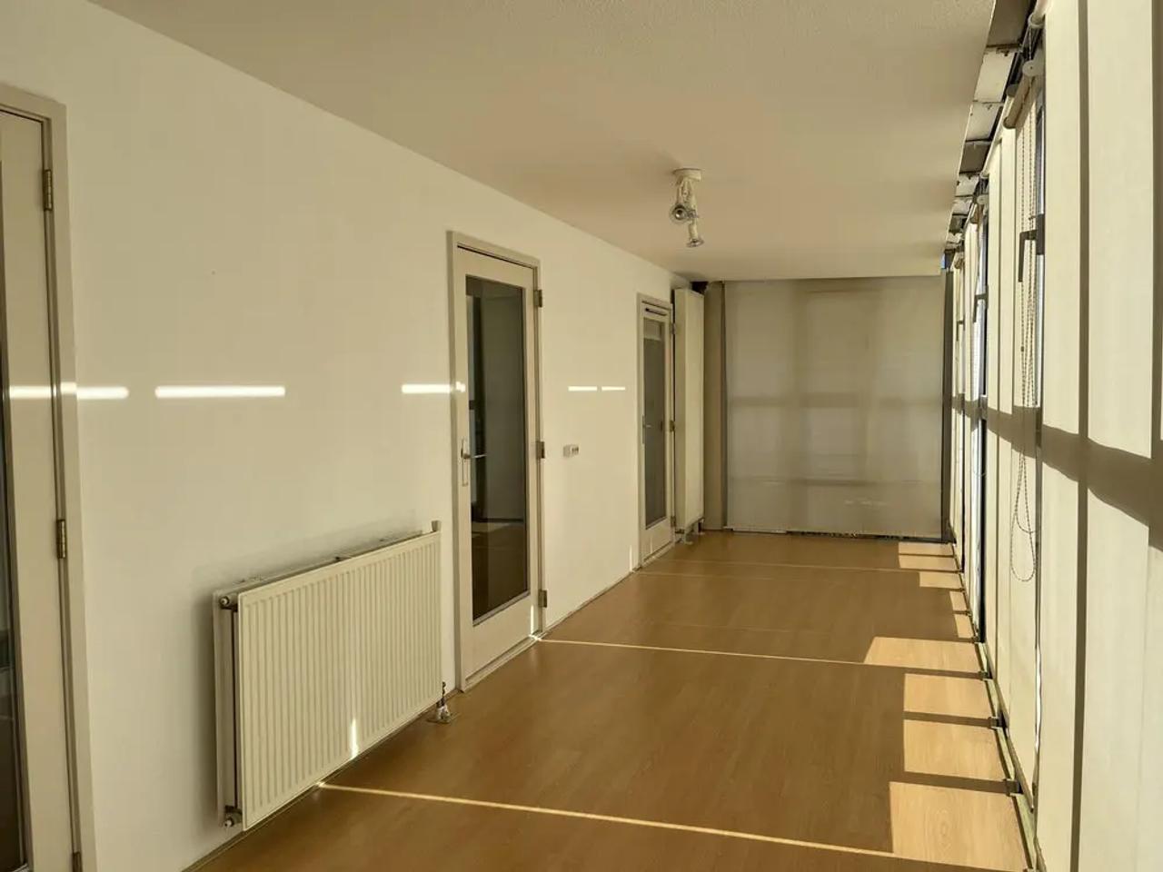 119 m² apartment with conservatory and garage - Image 7