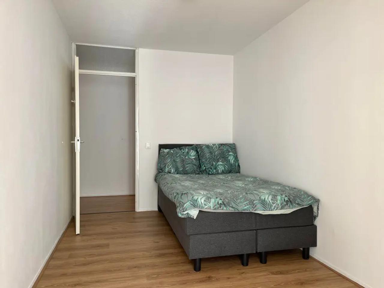 119 m² apartment with conservatory and garage - Image 9