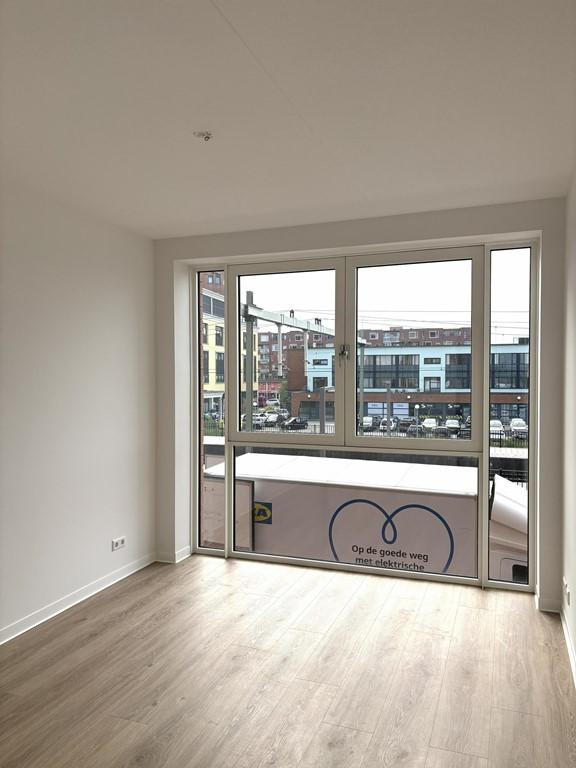 New 2-Bedroom Apartment Near Station - Image 8