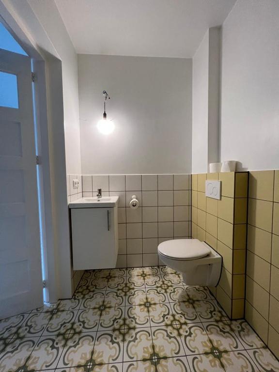 77 m² Ground-Floor Apartment with Garden in Groningen - Image 5