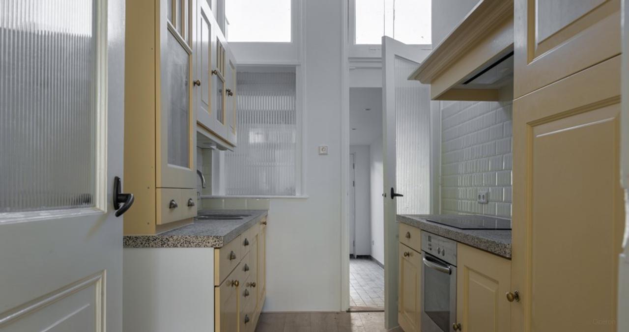 Gas-Free Family Home with Deep Garden - Image 6