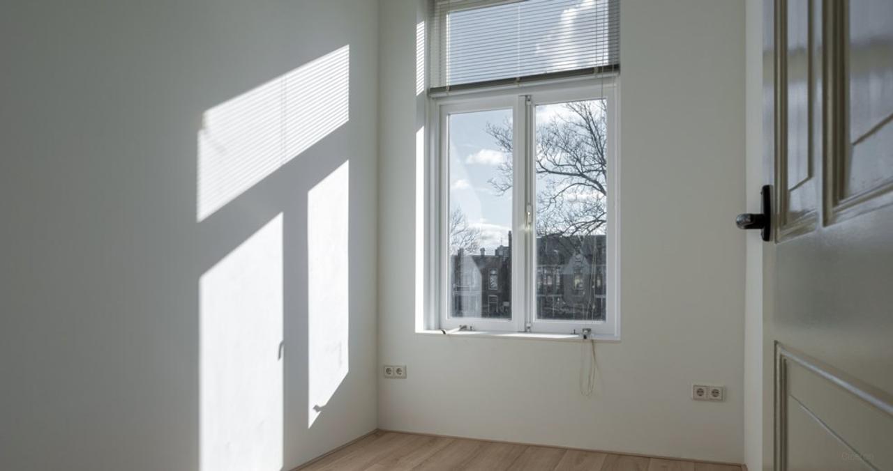 Gas-Free Family Home with Deep Garden - Image 9