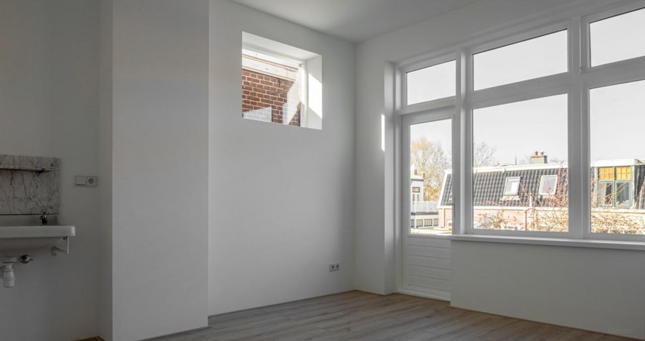 Gas-Free Family Home with Deep Garden - Image 12