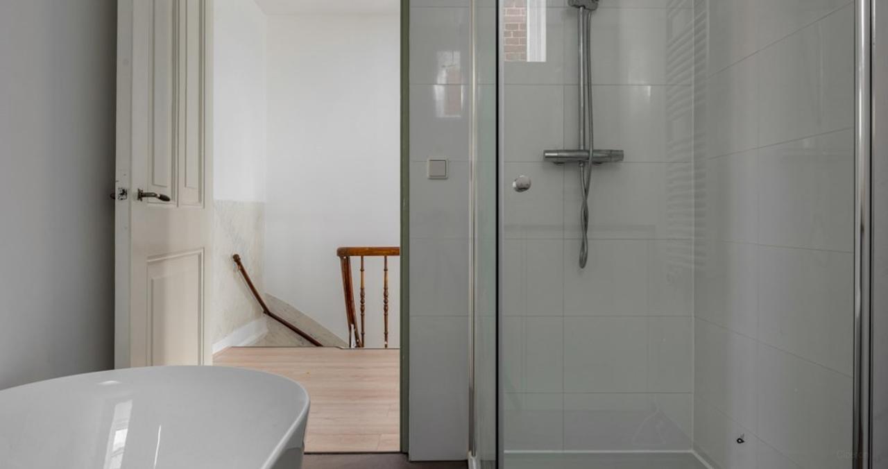 Gas-Free Family Home with Deep Garden - Image 14