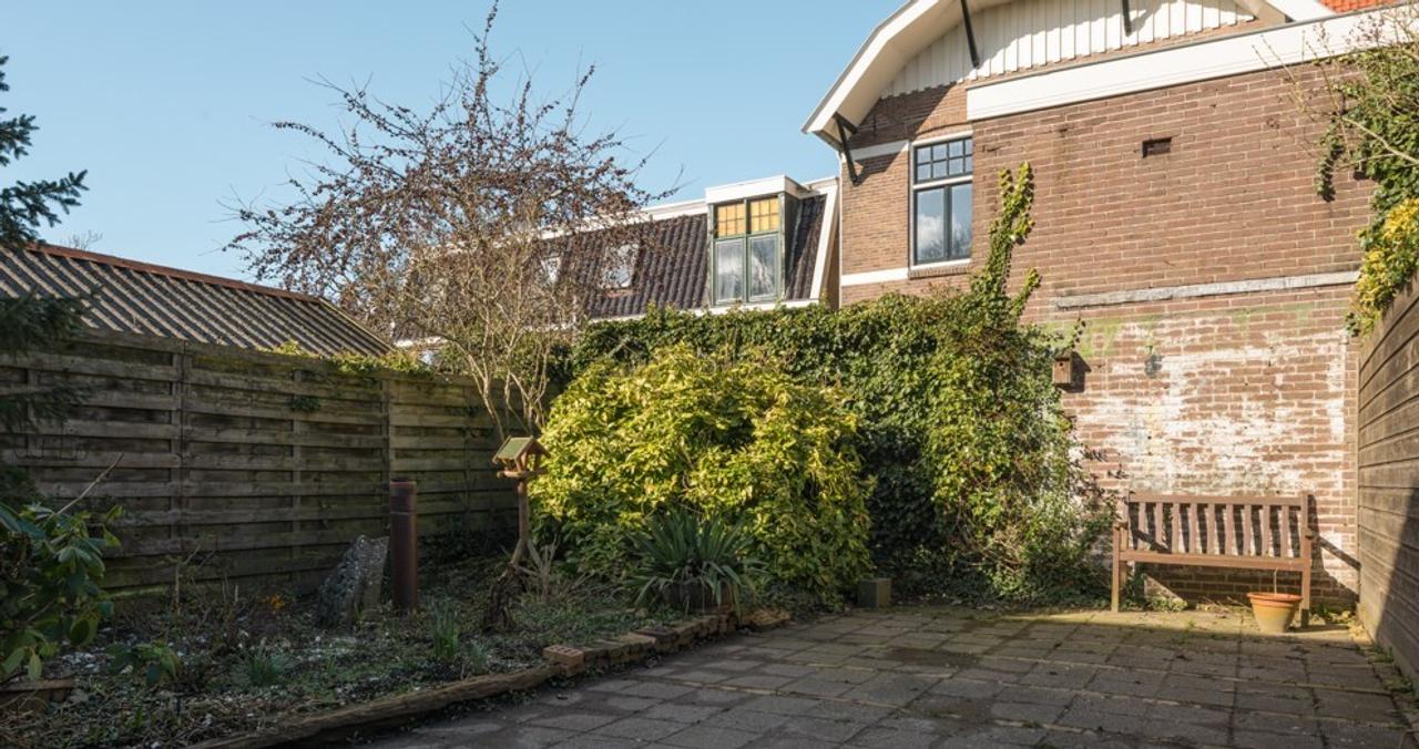 Gas-Free Family Home with Deep Garden - Image 15