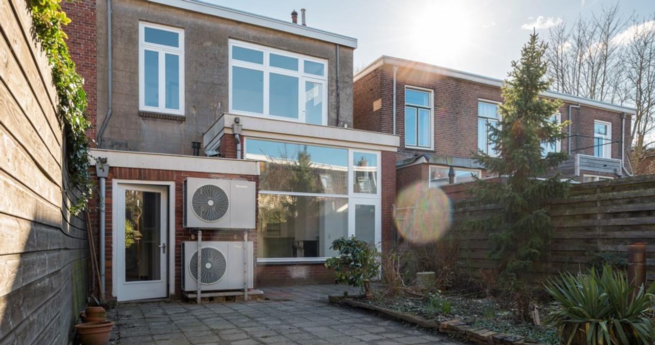 Gas-Free Family Home with Deep Garden - Image 16