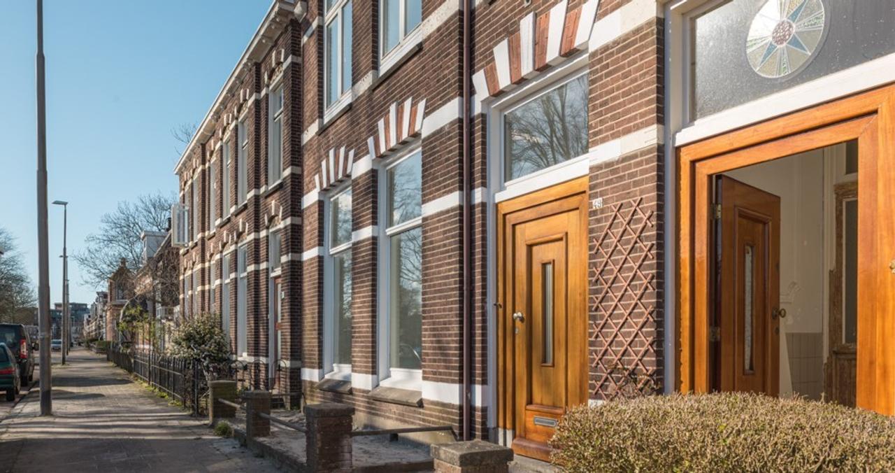 Gas-Free Family Home with Deep Garden - Image 17