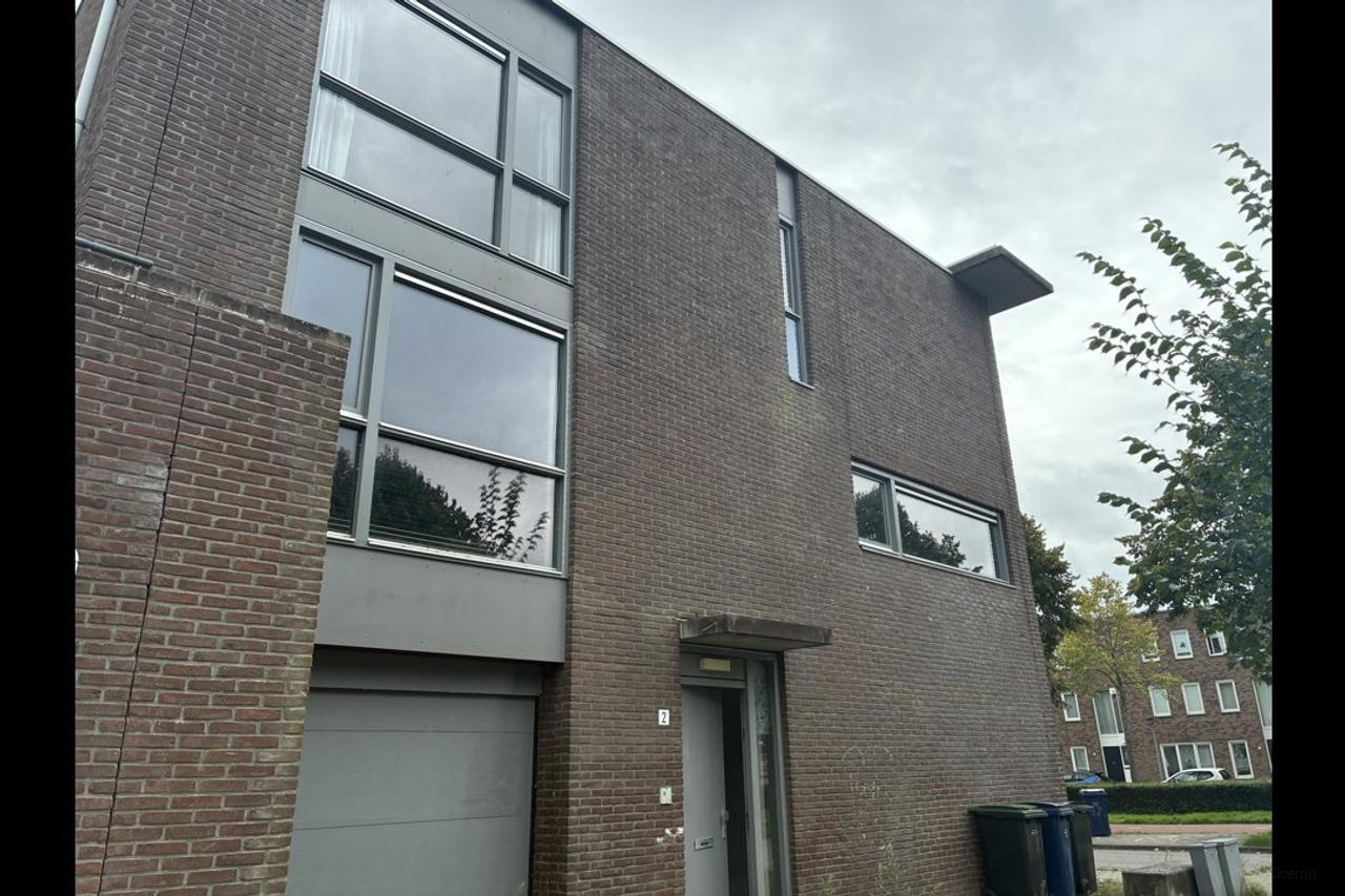 Home with Commercial Space and Roof Terrace - Image 1