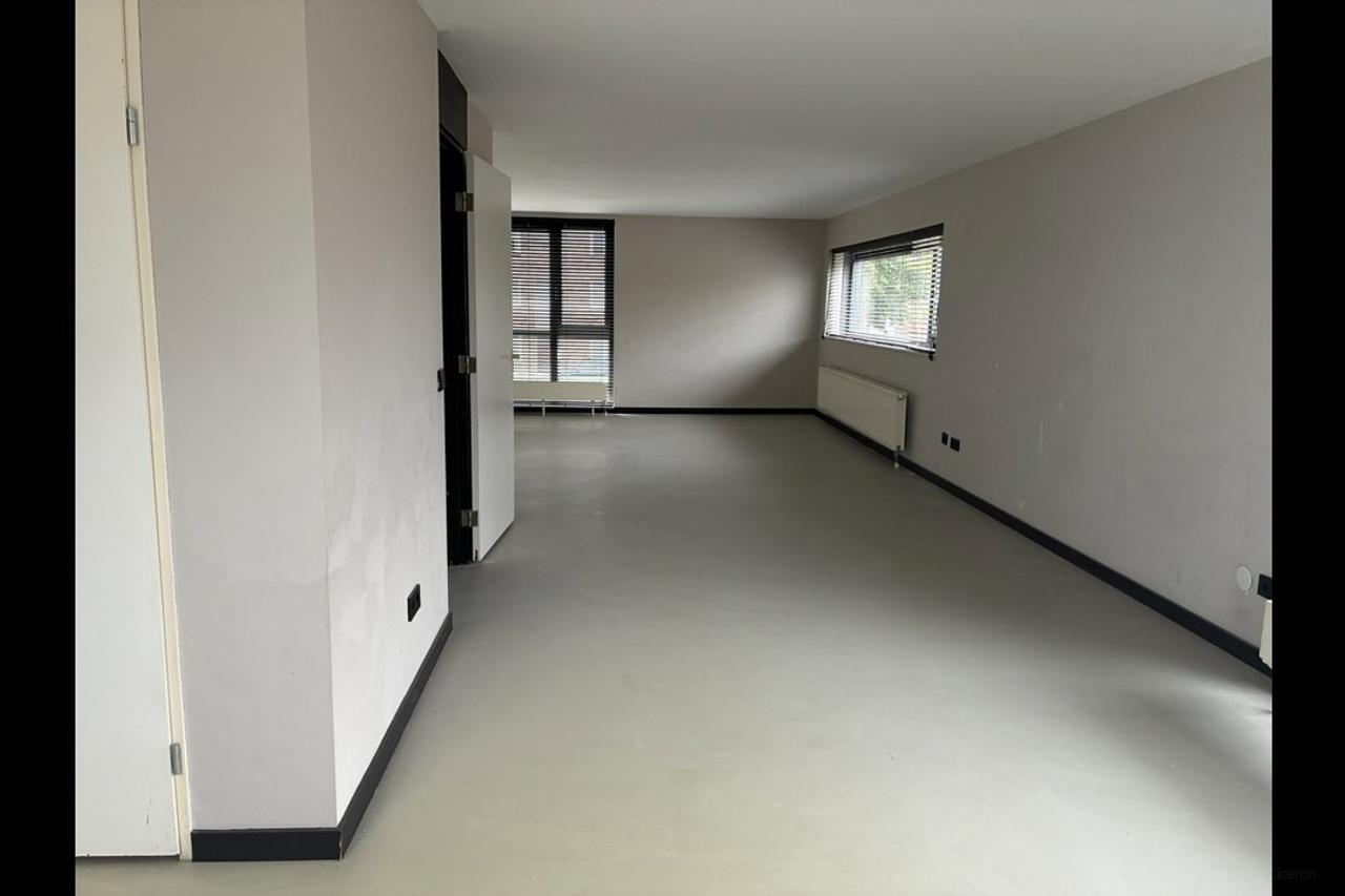 Home with Commercial Space and Roof Terrace - Image 2