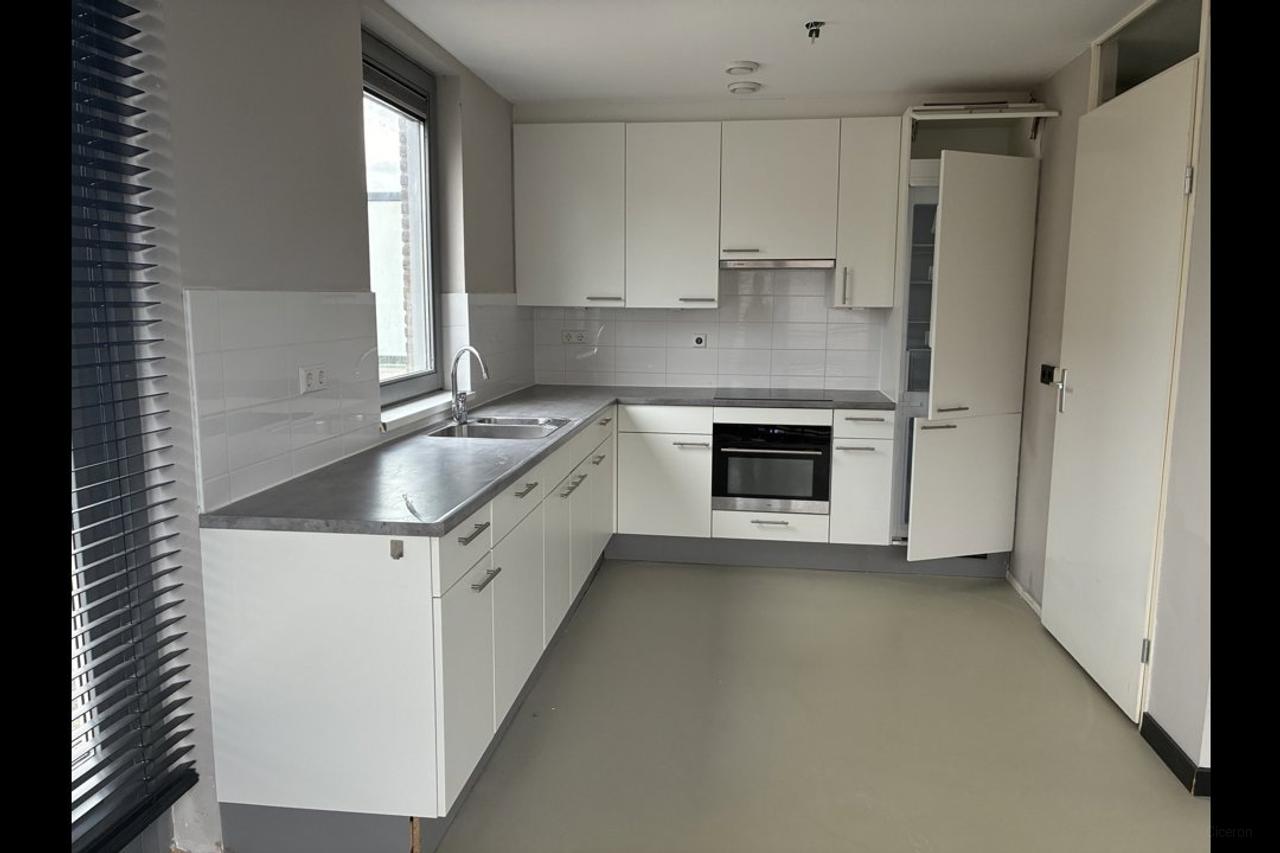 Home with Commercial Space and Roof Terrace - Image 3