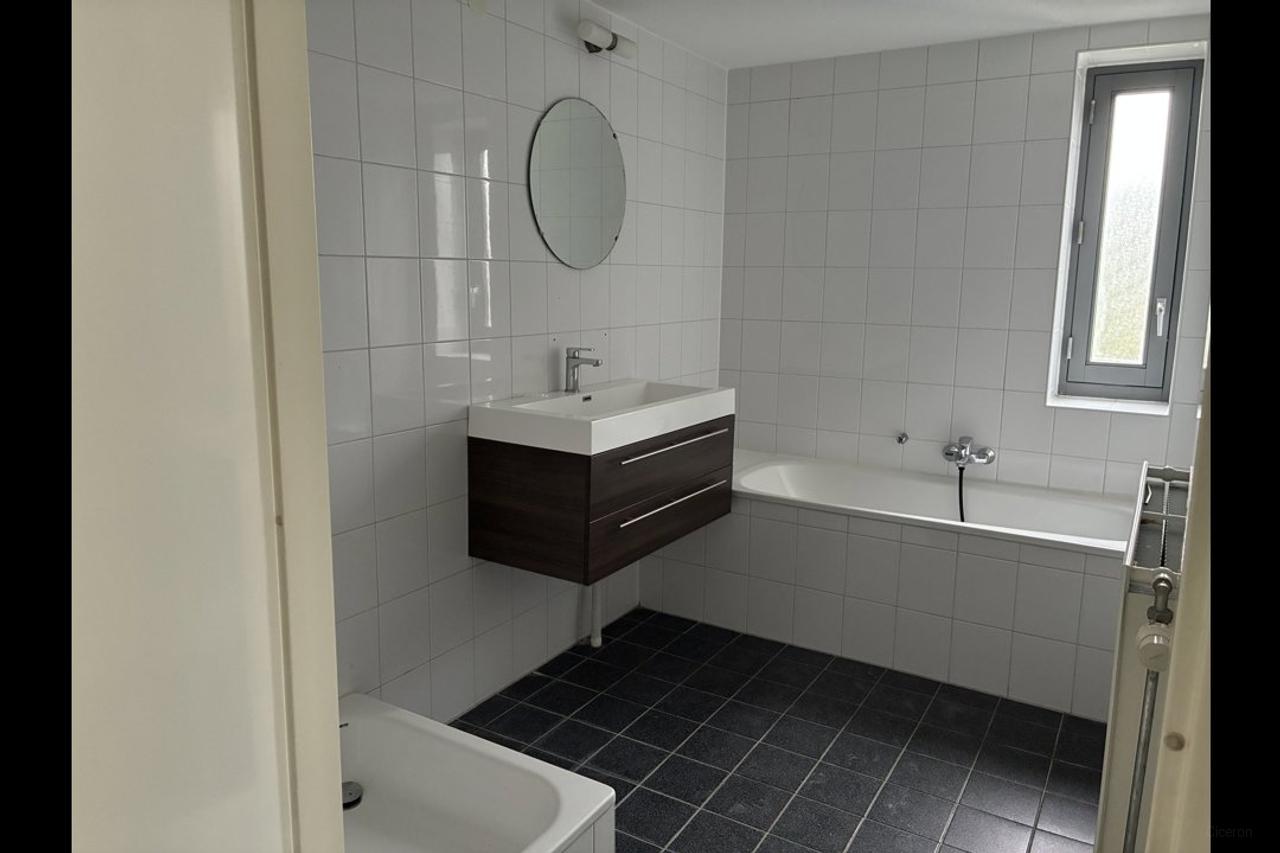 Home with Commercial Space and Roof Terrace - Image 5