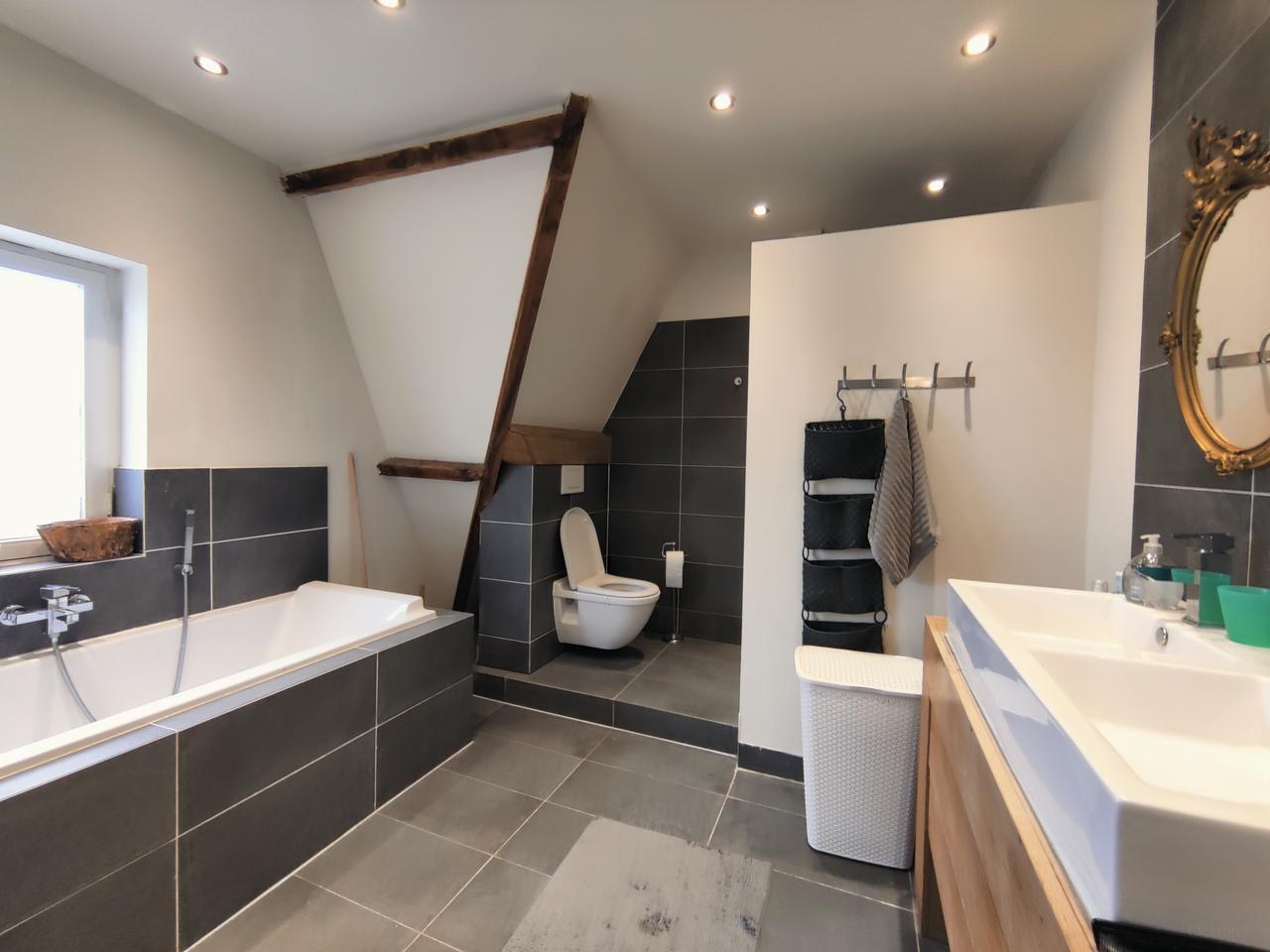 2-Bedroom Apartment with Balcony in Eindhoven - Image 8