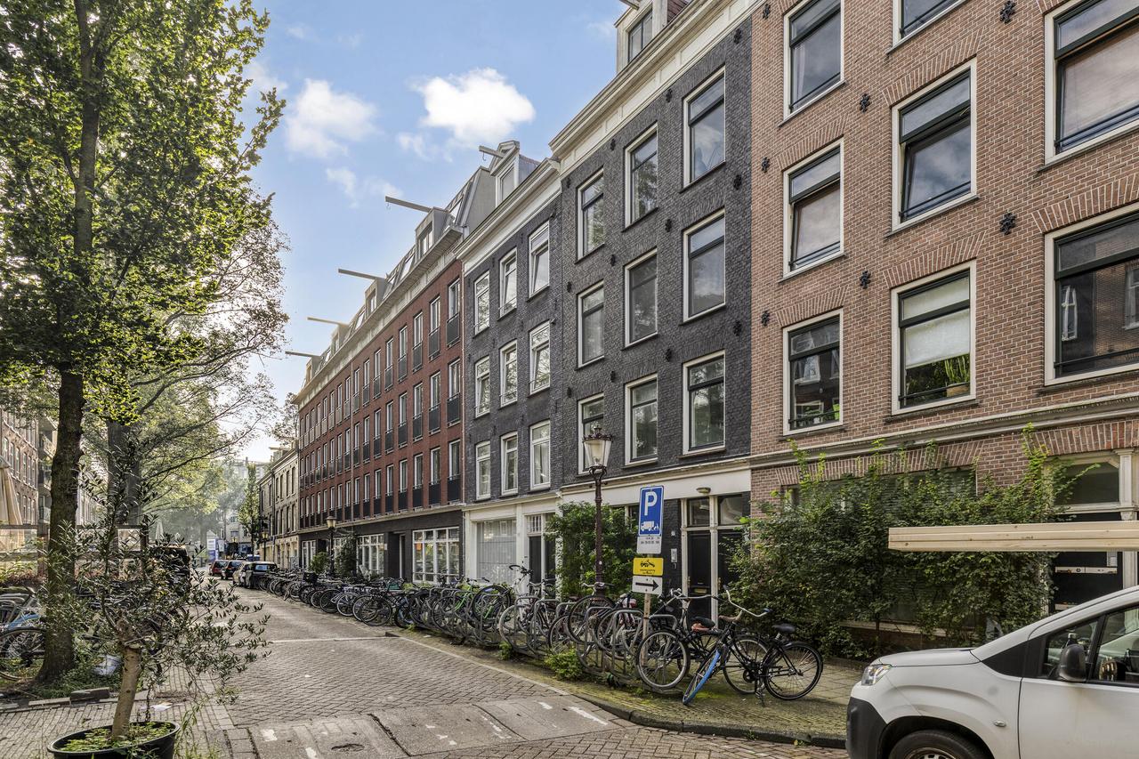 Furnished apartment in De Pijp - Image 1