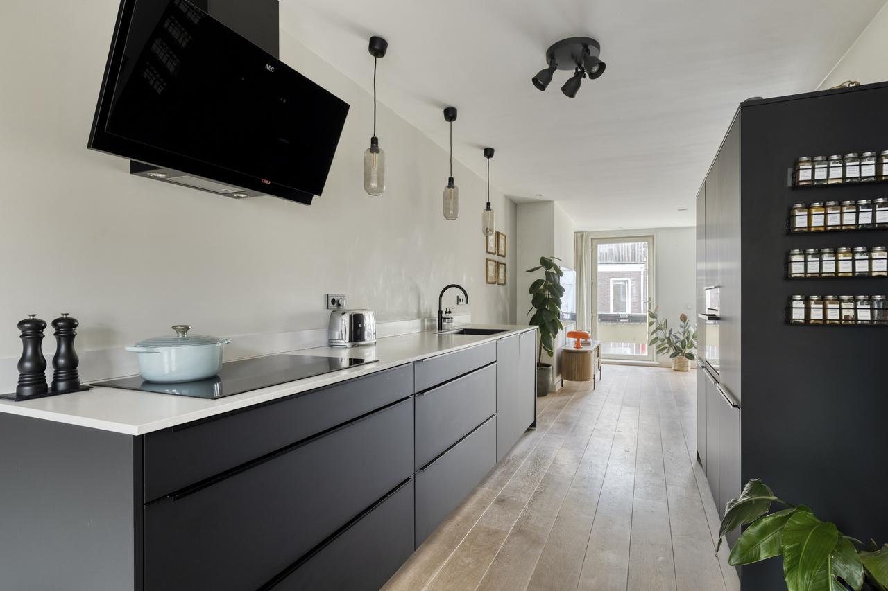 Furnished apartment in De Pijp - Image 10
