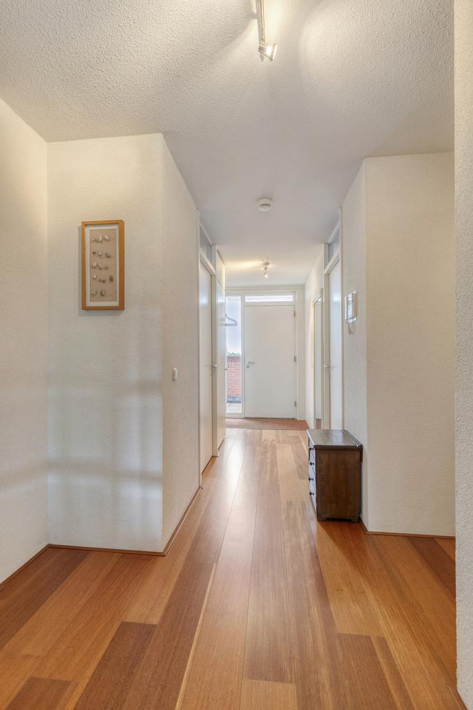 111 m² Furnished Apartment with Balcony - Image 3
