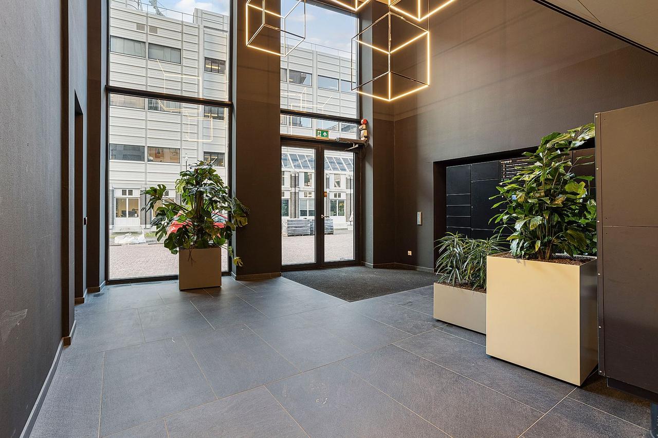 A++ Apartment with Balcony in The Hague - Image 2