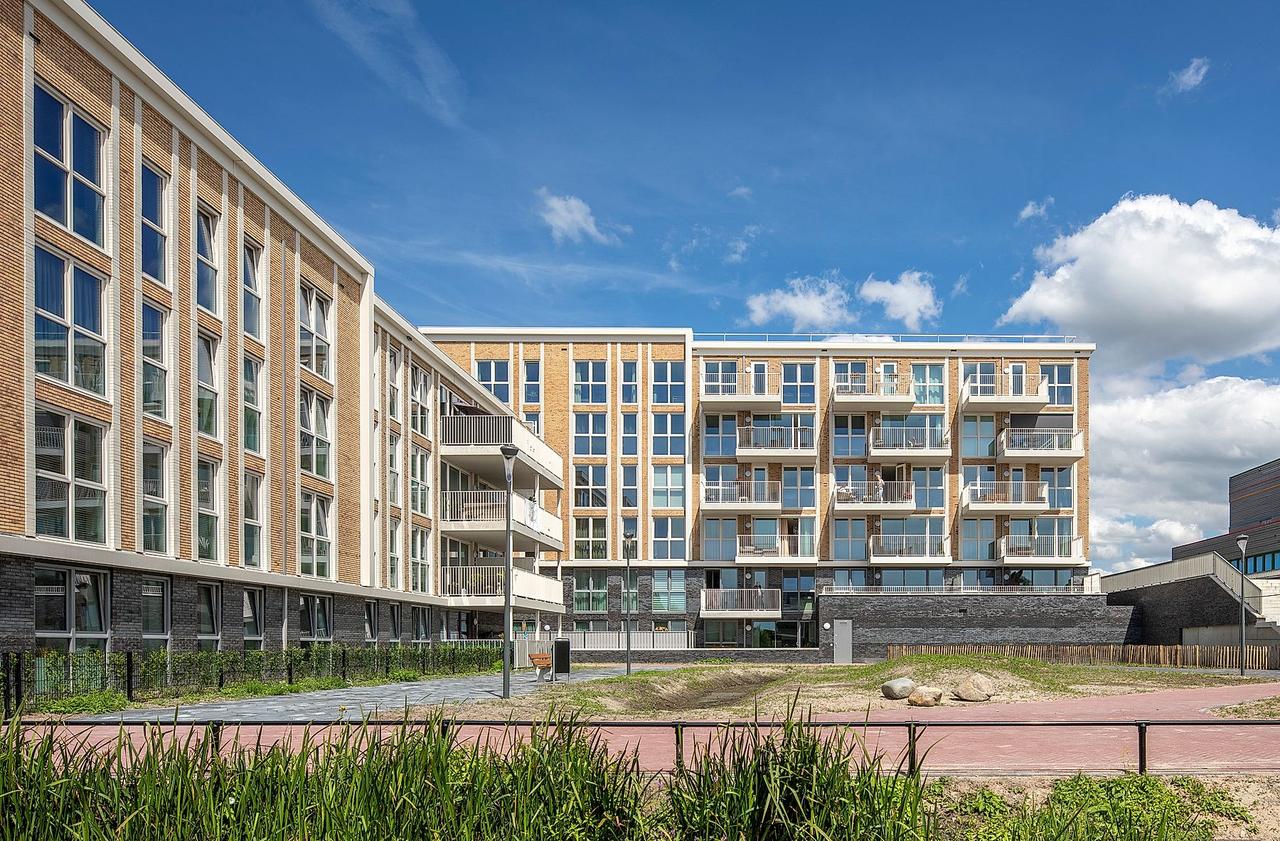 Energy-efficient one-bedroom apartment with balcony - Image 1
