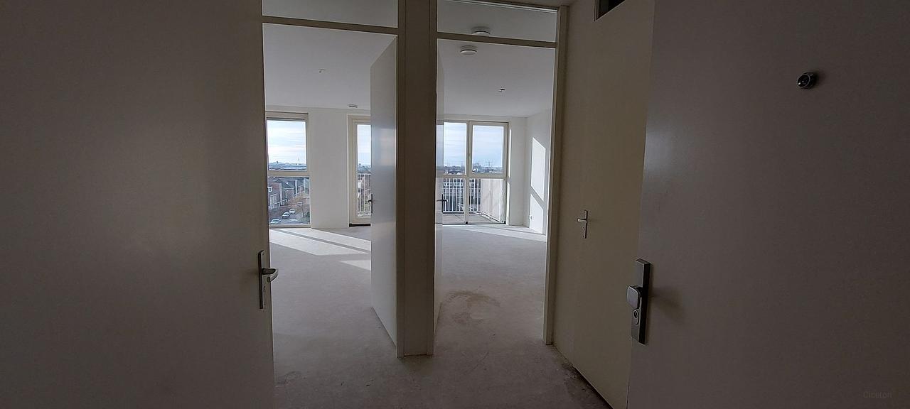 Energy-efficient one-bedroom apartment with balcony - Image 2