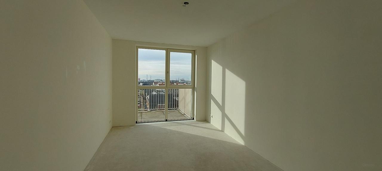 Energy-efficient one-bedroom apartment with balcony - Image 5