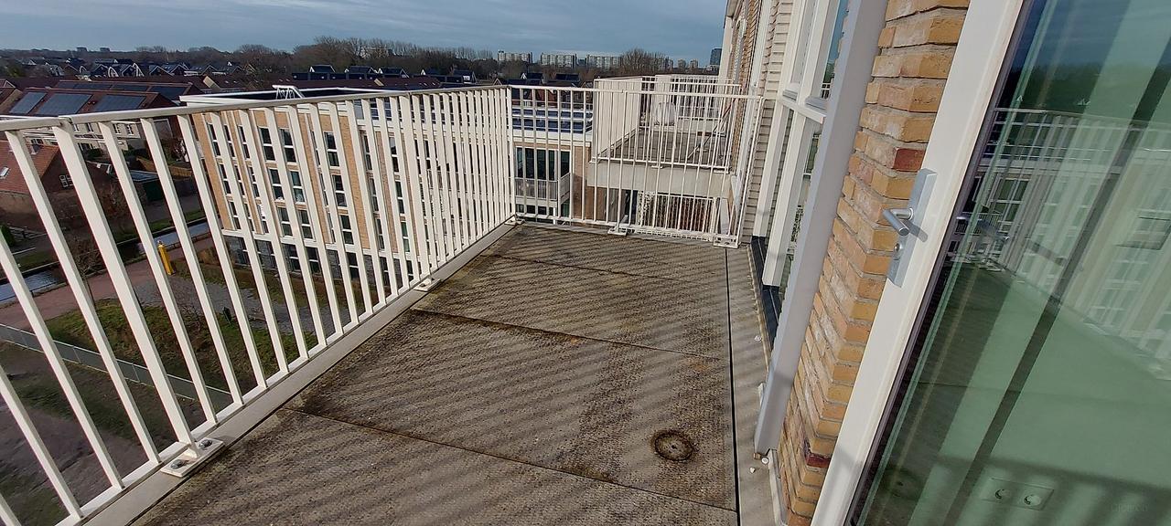 Energy-efficient one-bedroom apartment with balcony - Image 8