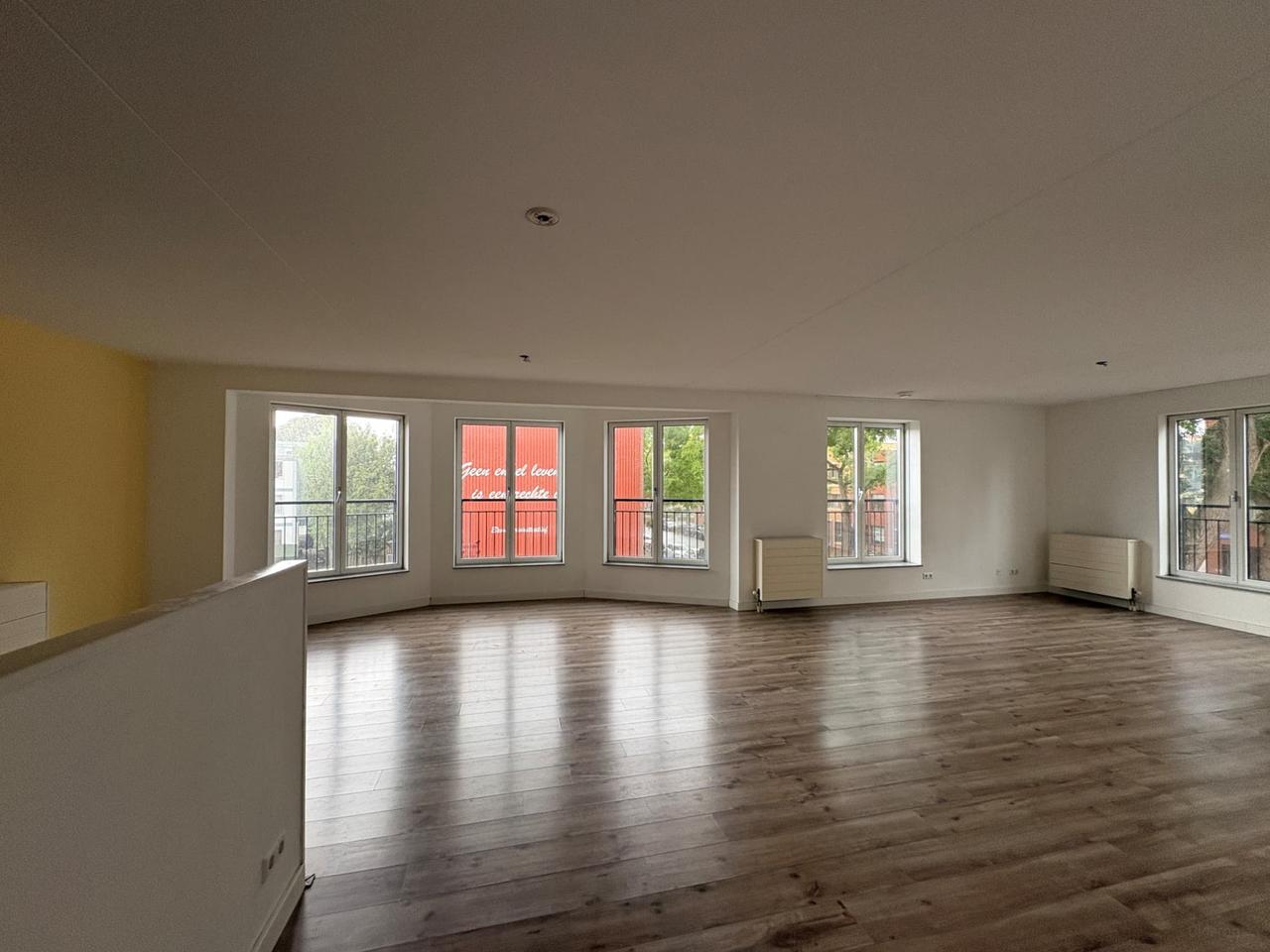 143 m² appartement met parkeerplaats - Afbeelding 2