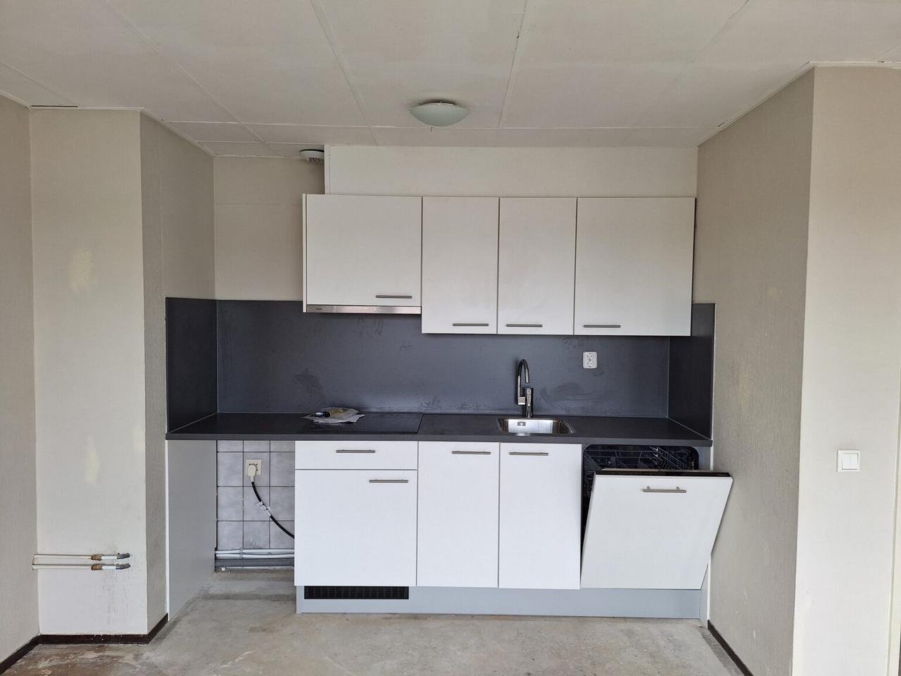 Nieuw keukenblok en breed balkon in Heerlen - Afbeelding 6